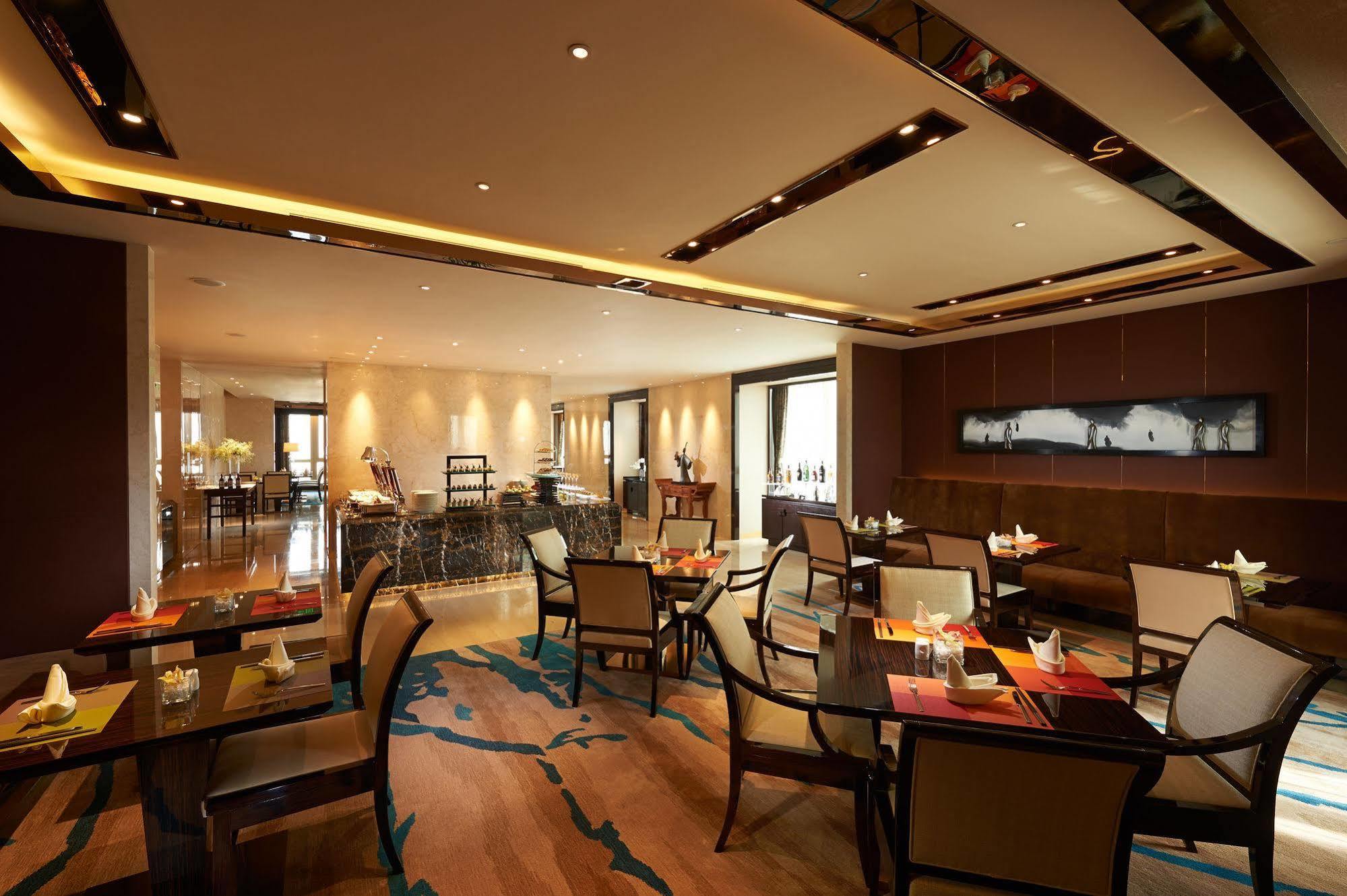 Hotel Hilton Zhengzhou Exterior foto